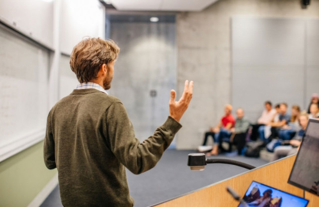Professor giving lecture at UC Santa Barbara. Credit: Elena Zhukova