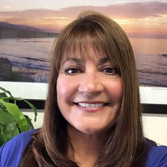 Photo of Shelly Vizzolini